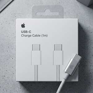 Apple USB-C Charge Cable (1m) - Woven Design (كابل شحن آبل USB-C بطول 1 متر - التصميم المنسوج)