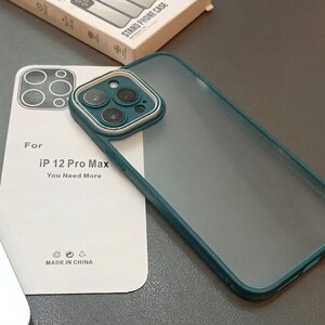Green Horizon: Frosted MagSafe Case12 pro max كفر الأفق الأخضر - مطفي بحماية معززة)